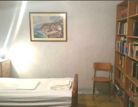 Communist Style Apartment Tirana Bagian luar foto
