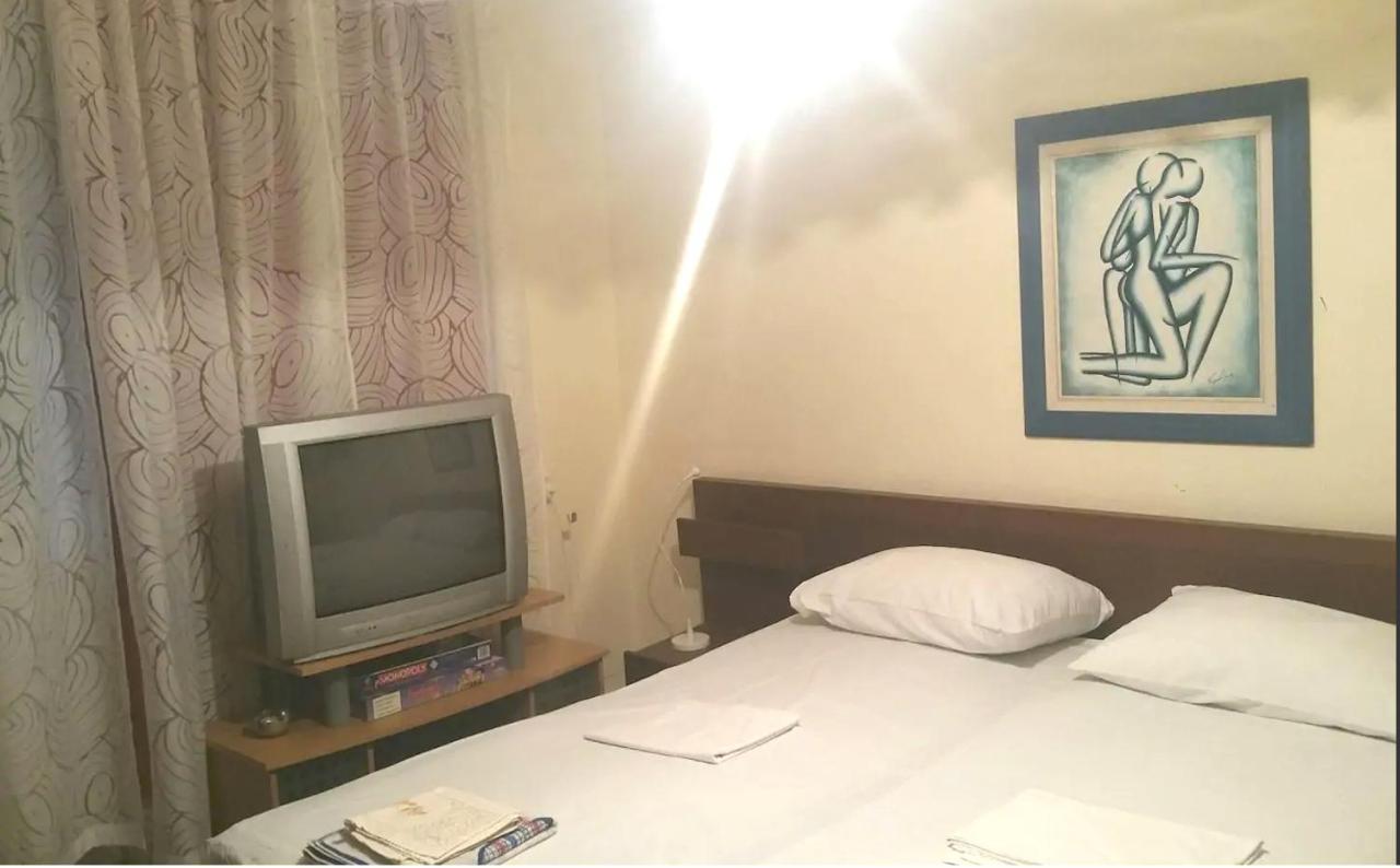 Communist Style Apartment Tirana Bagian luar foto